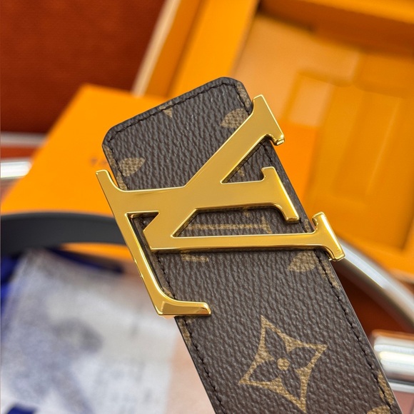Louis Vuitton women’s brown leather belt main image 5